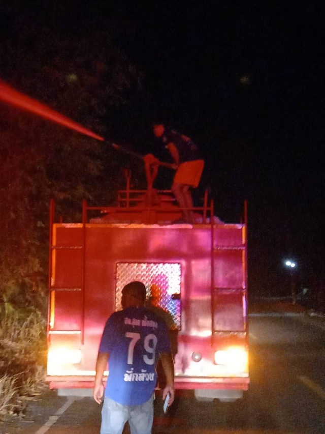 ไฟไหม้พื้นที่ หมู่ที่ 5 บ้านเขาพลู ต.ท่าสะท้อน อ.พุนพิน จ.สุราษฎร์ธานี