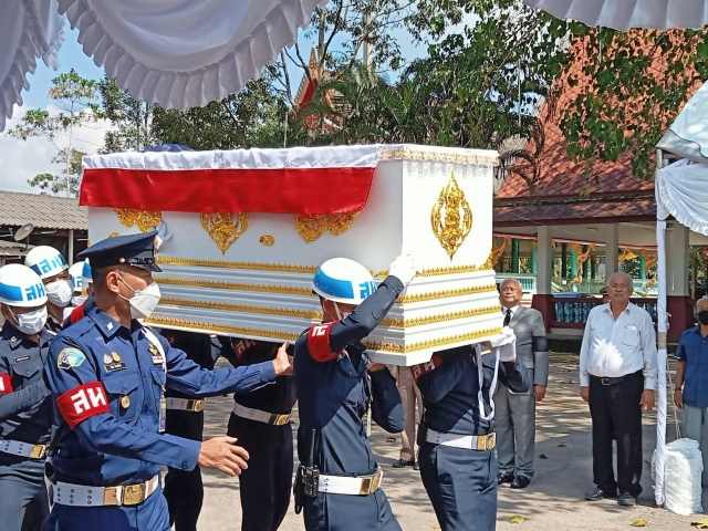 รับศพ พลฯ อัครเดช โพธิ์บัติ ณ วัดสุธาฤดีวนาราม ตำบลท่าสะท้อน อำเภอพุนพิน จังหวัดสุราษฎร์ธานี